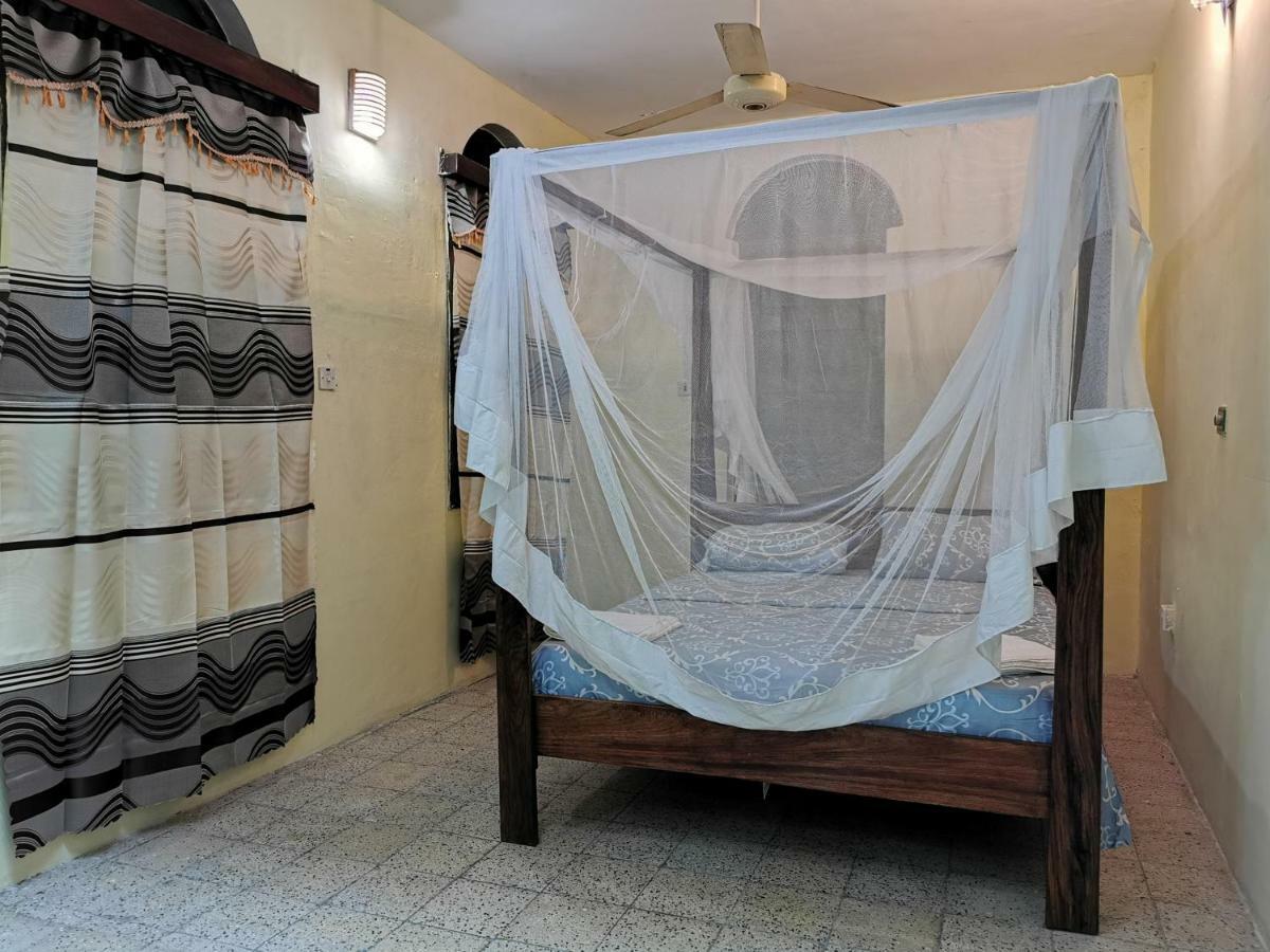 Crown Hotel Zanzibar ภายนอก รูปภาพ